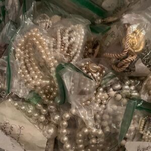 Live Auction 
Elegant Pearl and Gold Jewelry Collection March 13